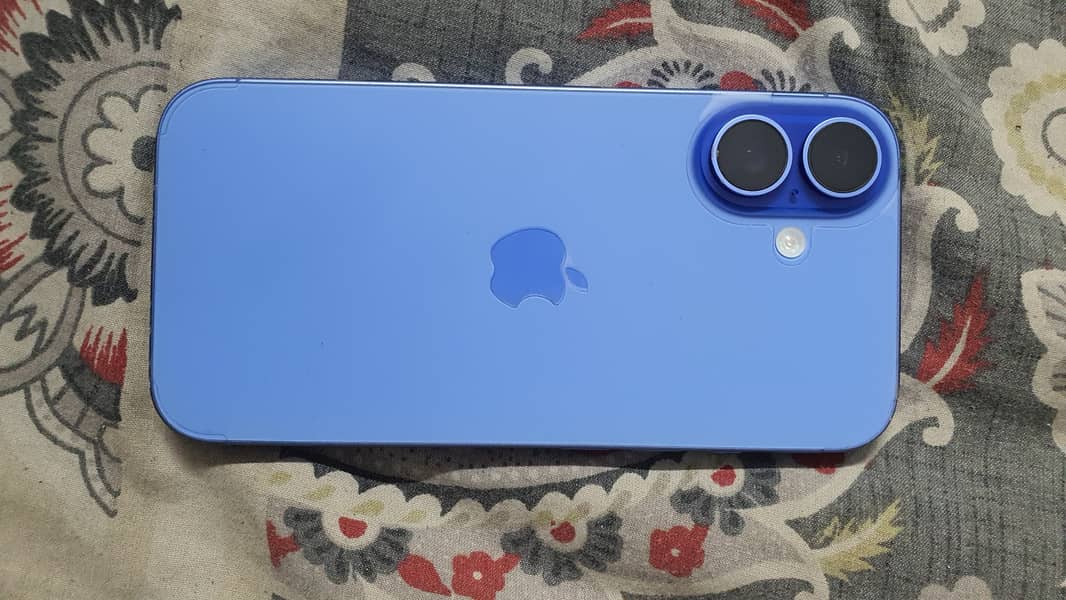 Apple iPhone 16 0