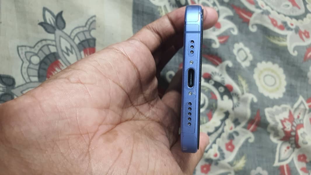 Apple iPhone 16 1