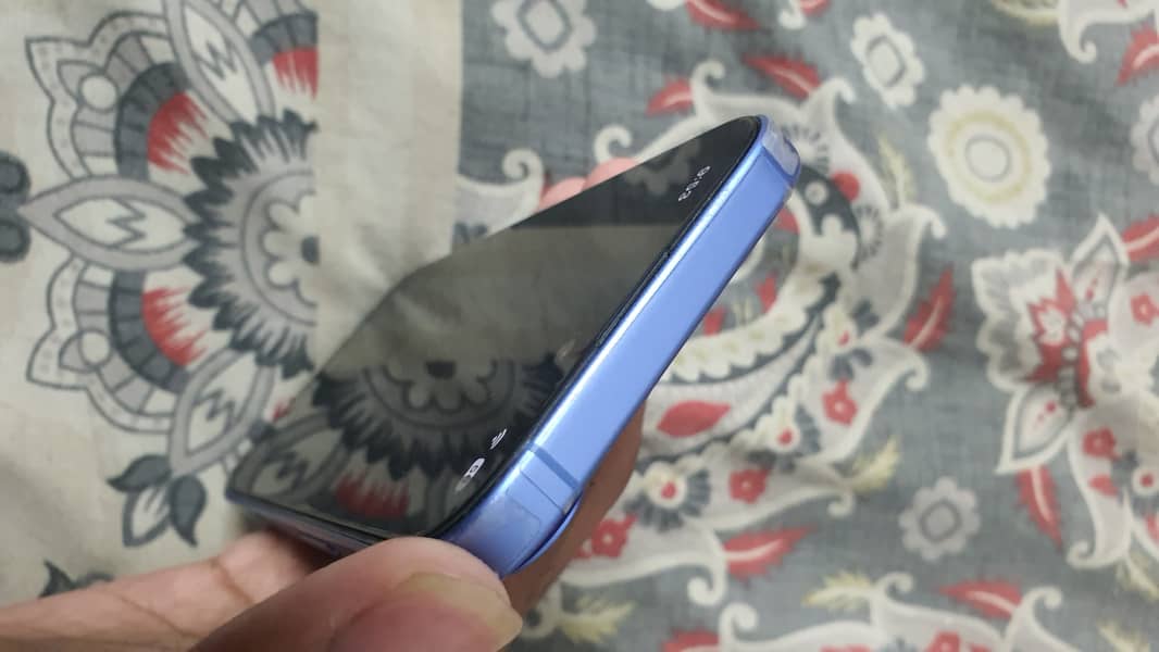 Apple iPhone 16 2