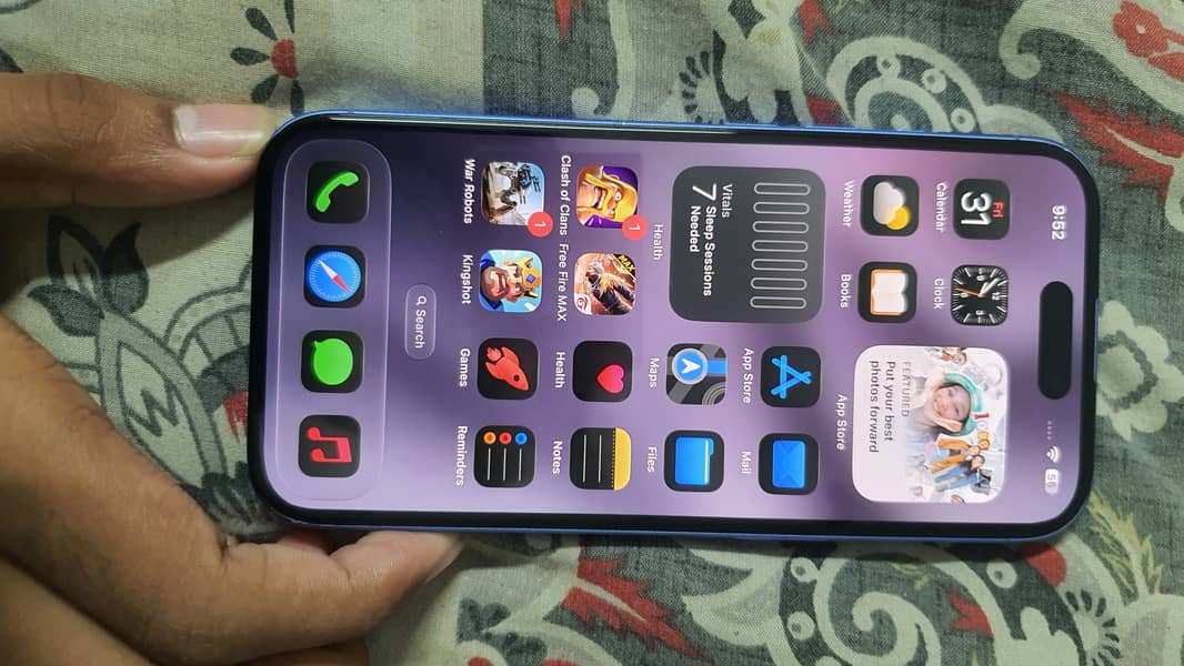 Apple iPhone 16 4