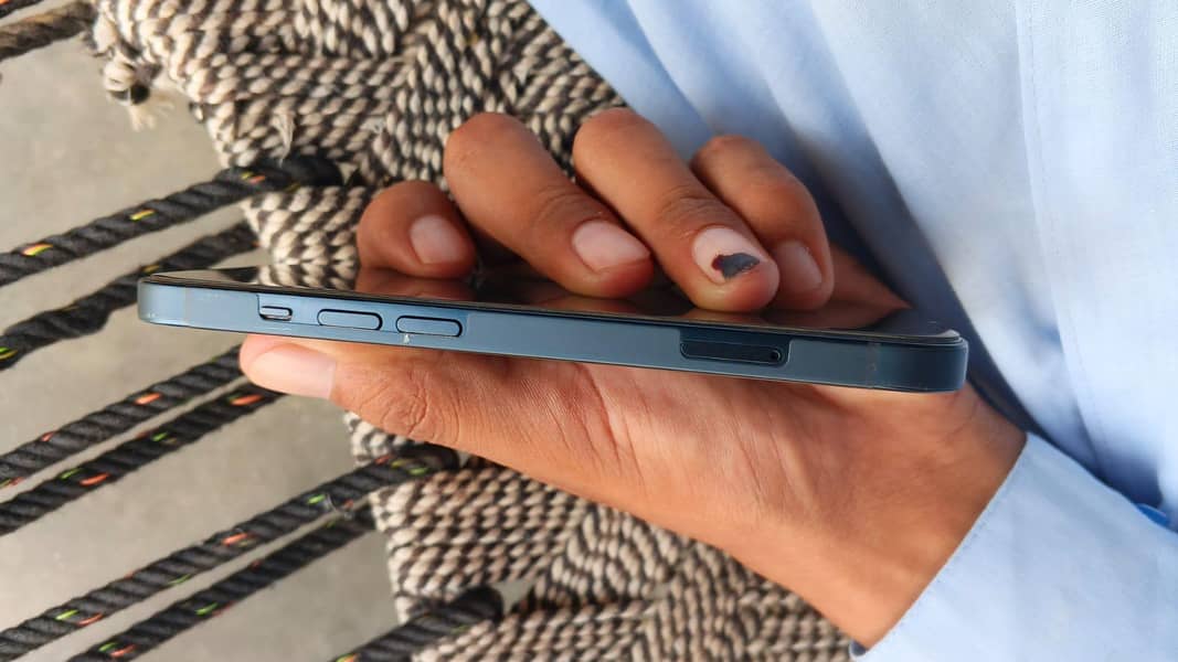 Apple iPhone 13 2