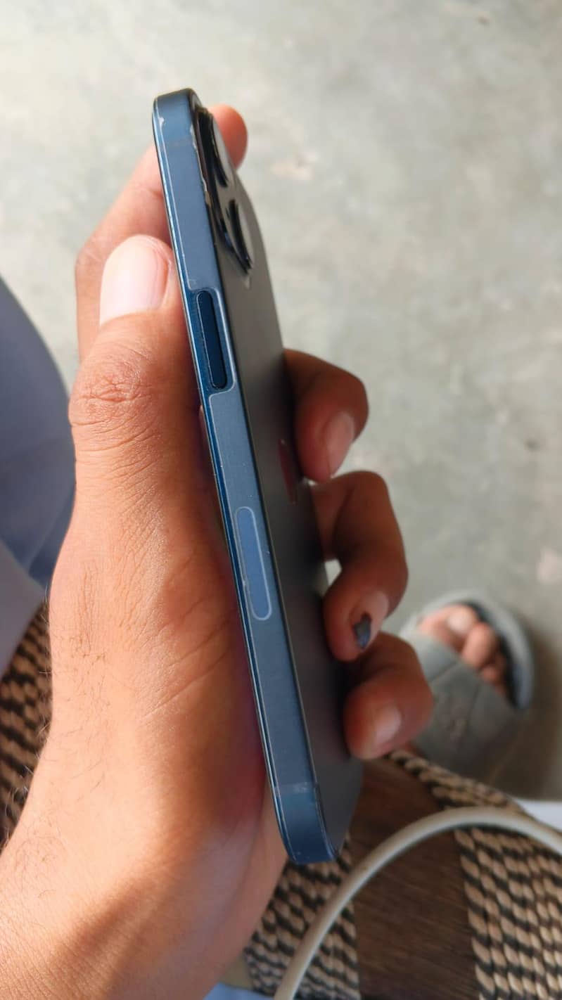 Apple iPhone 13 5