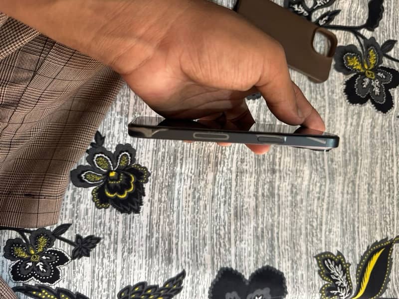 Apple iPhone 15 2