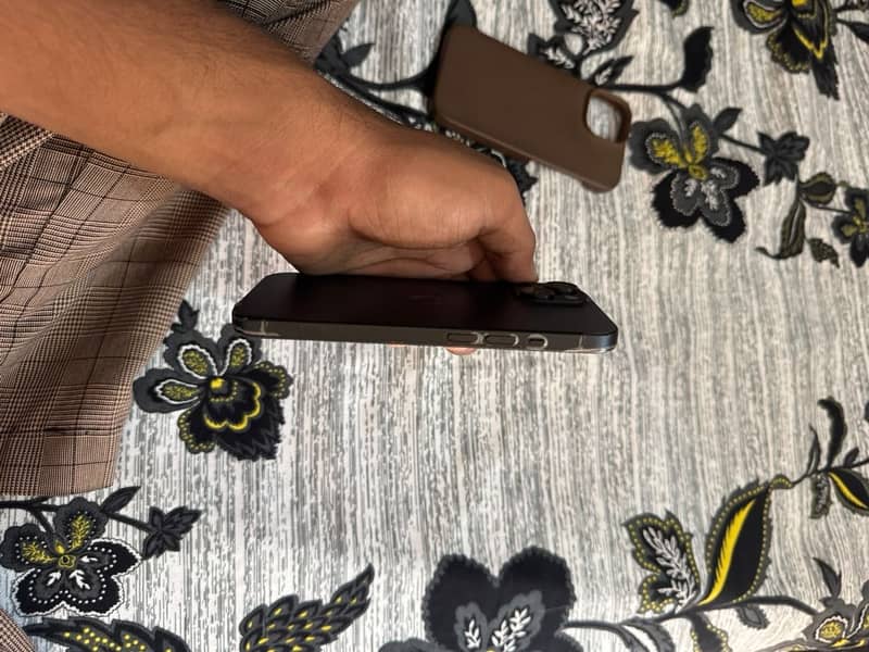 Apple iPhone 15 5