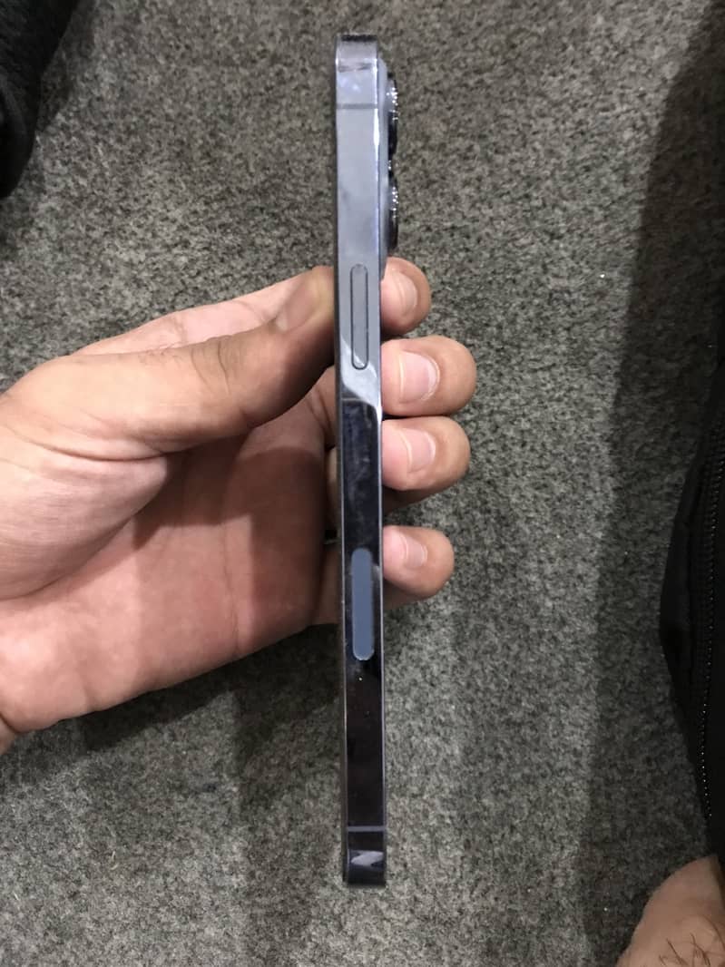 Apple iPhone 13 Pro Max 4