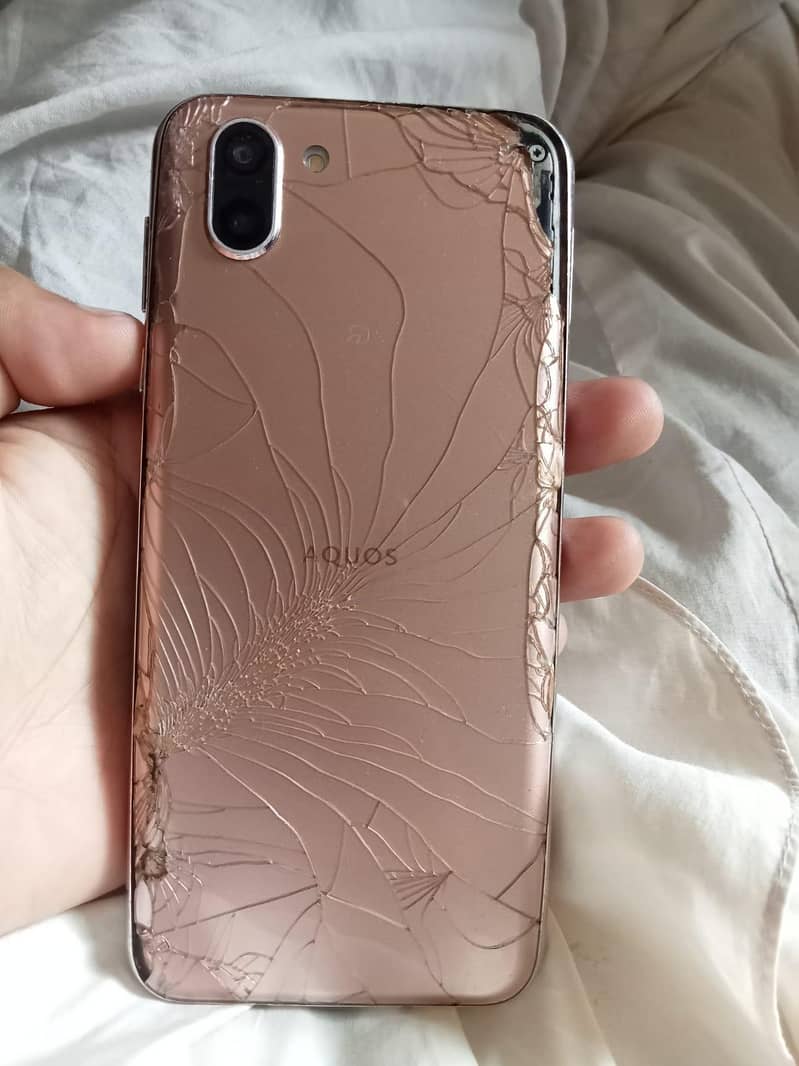 Sharp Aquos R2 3