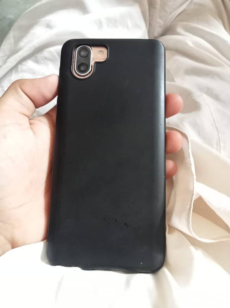 Sharp Aquos R2 4
