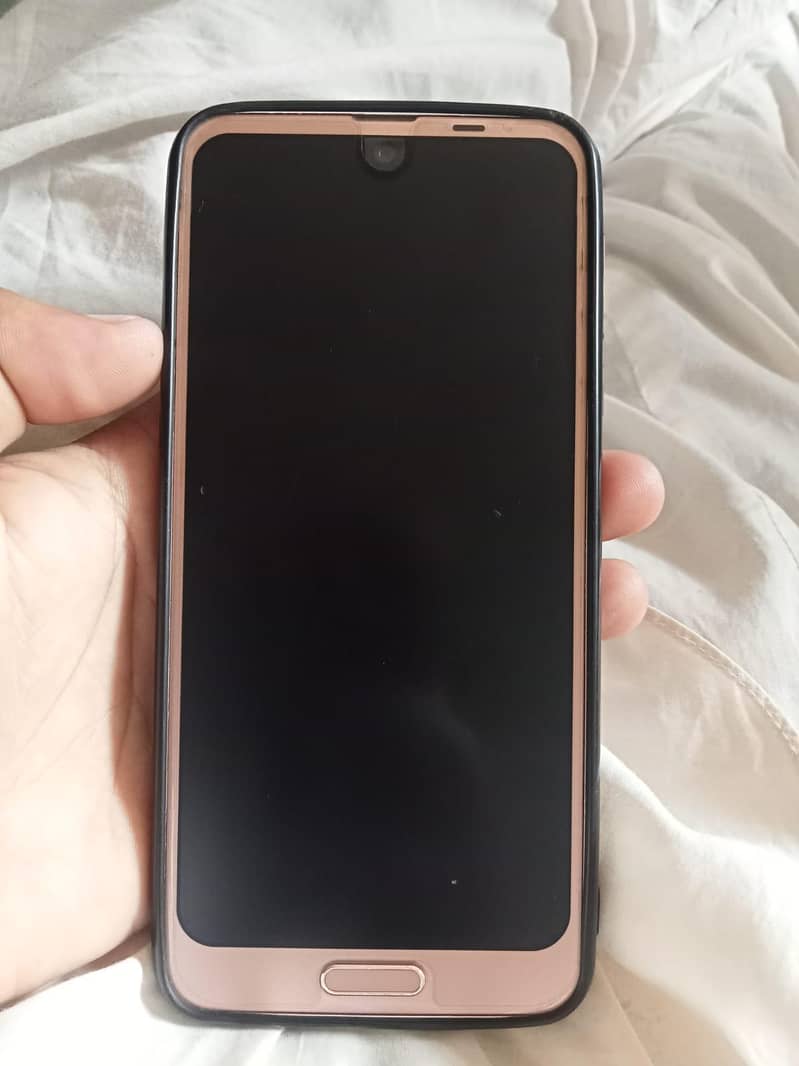 Sharp Aquos R2 5