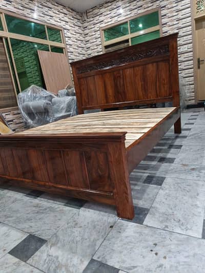 King Size solid wood bed bilkul new condition ha unique look