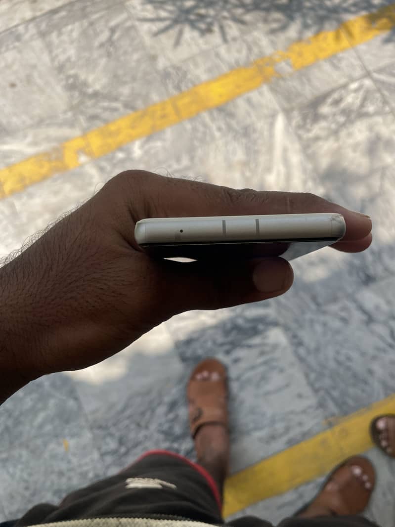 Google Pixel 7a 5