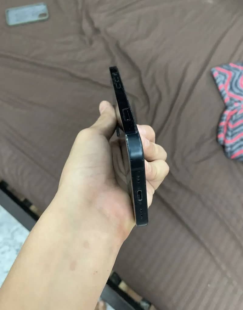 Apple iPhone 13 2