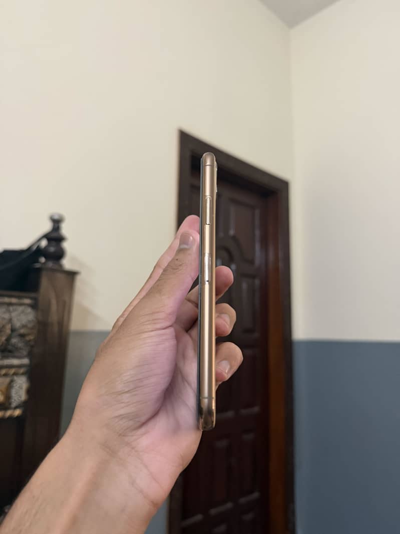 Apple iPhone 11 Pro Max 1