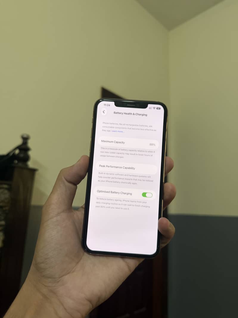 Apple iPhone 11 Pro Max 2