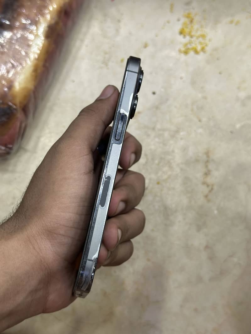 Apple iPhone 13 Pro 2