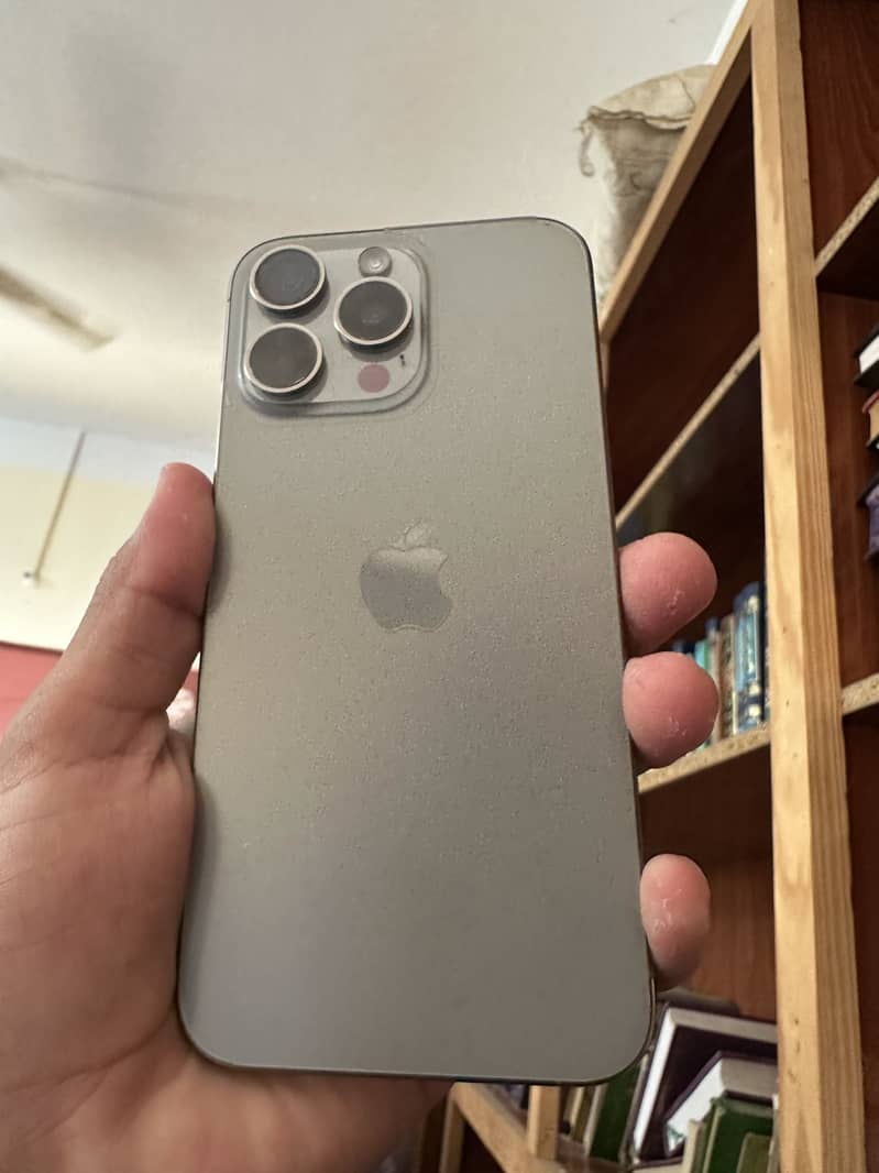Apple iPhone 15 Pro Max 3