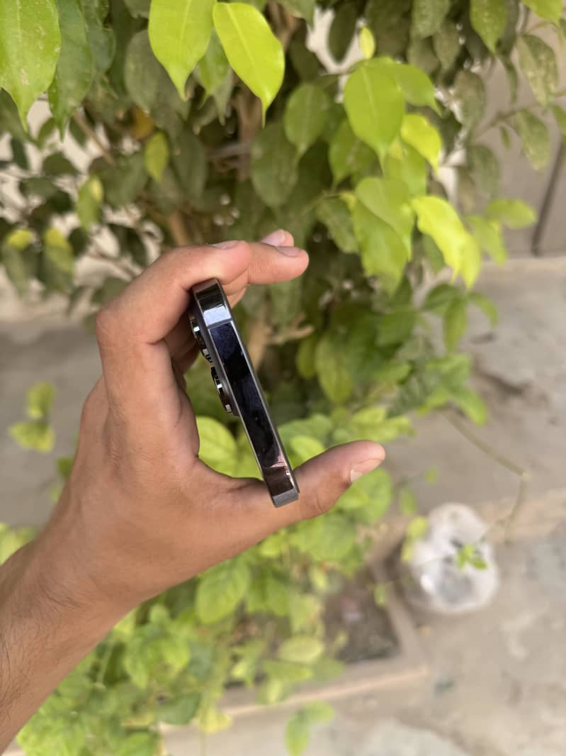 Apple iPhone 14 Pro 1