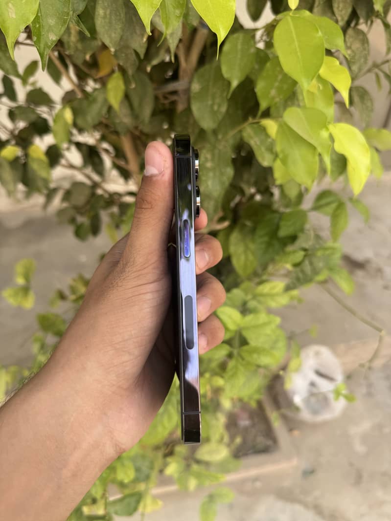 Apple iPhone 14 Pro 2