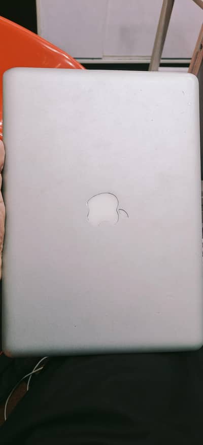 MacBook pro 8/512gb condition 10/10 battery timing good in 3 to 4 hors