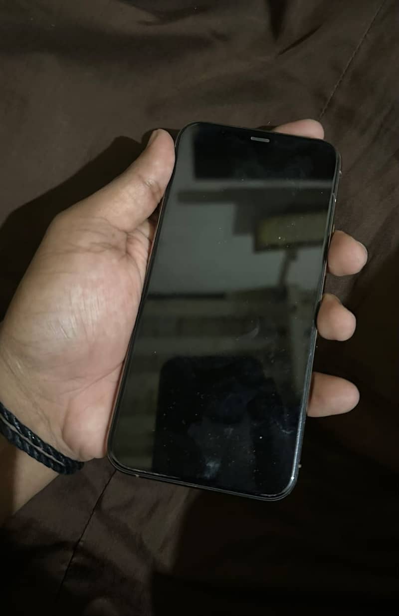 Apple iPhone 11 Pro 4