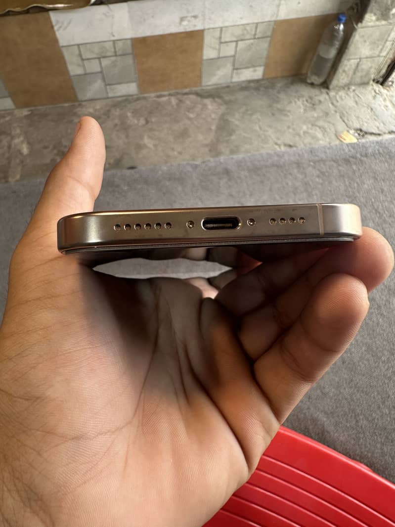 Apple iPhone 16 Pro Max 6