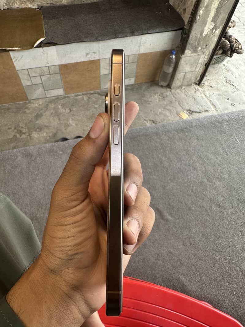 Apple iPhone 16 Pro Max 7