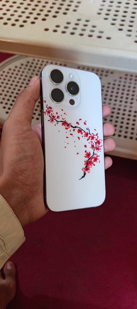 Apple iPhone 16 Pro 0