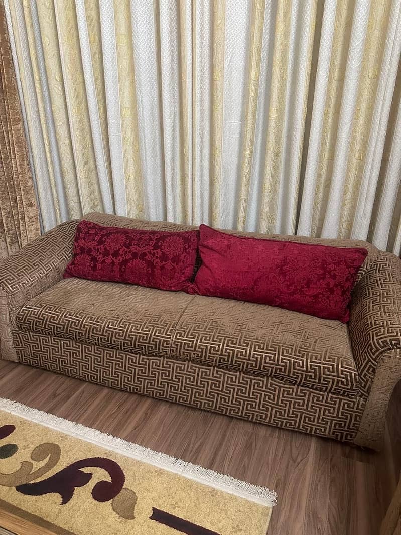 Sofa in excellent condition 2