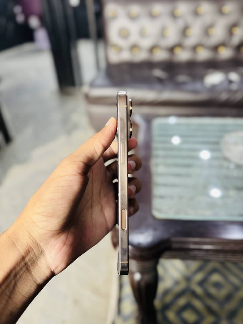 Iphone 16 pro max 1