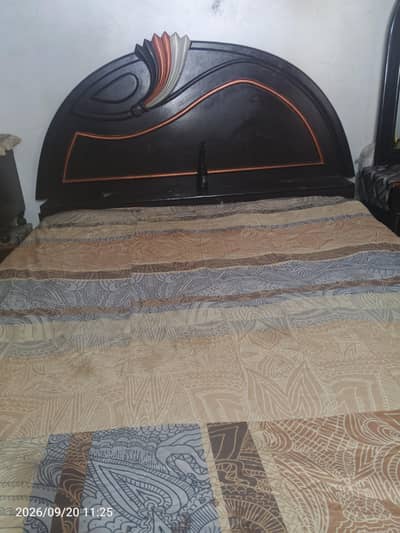 BED AND MIRROR DARAZ