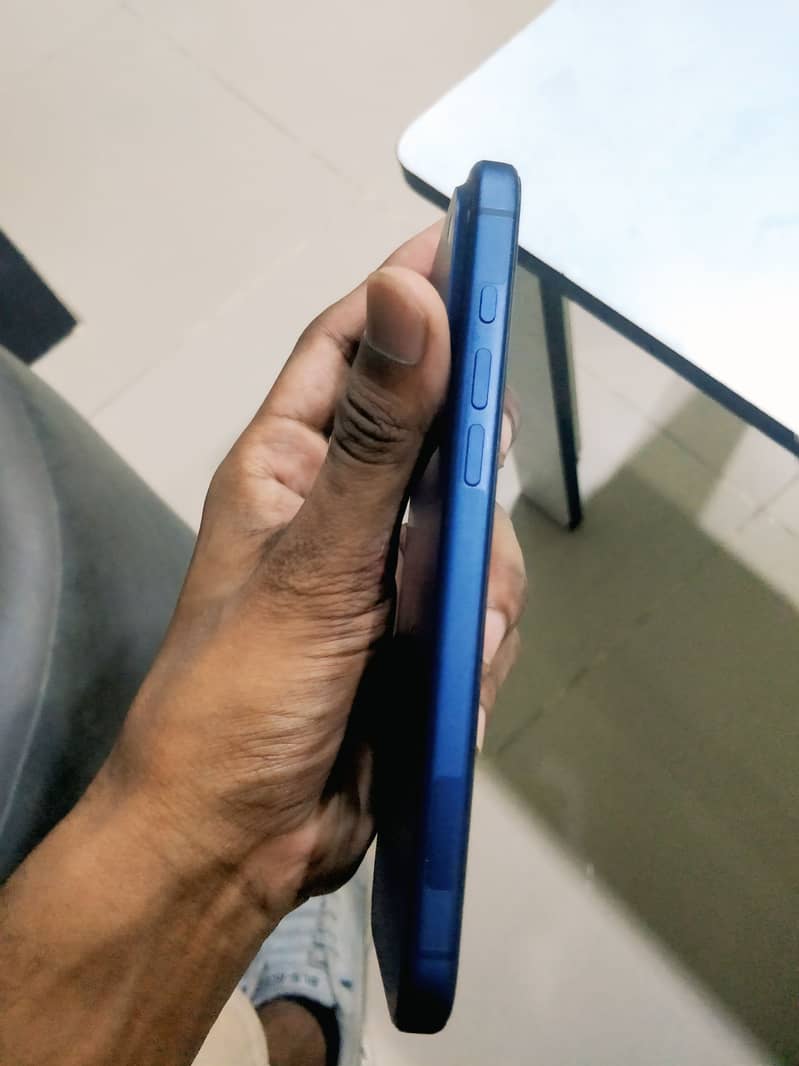Apple iPhone 17 Pro Max 4