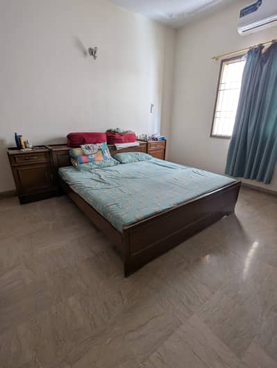 Antique style bed set