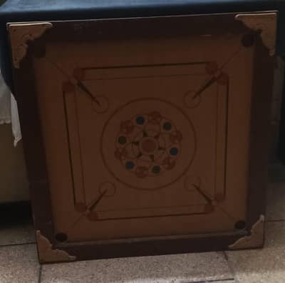 Carrom board