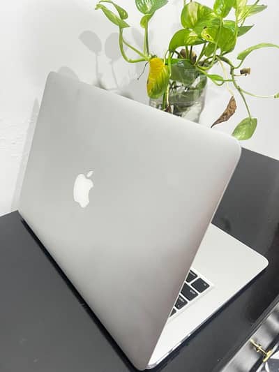 MacBook Air Mid 2013 Core i5 4GB RAM 256GB SSD 13.3 Inch Laptop