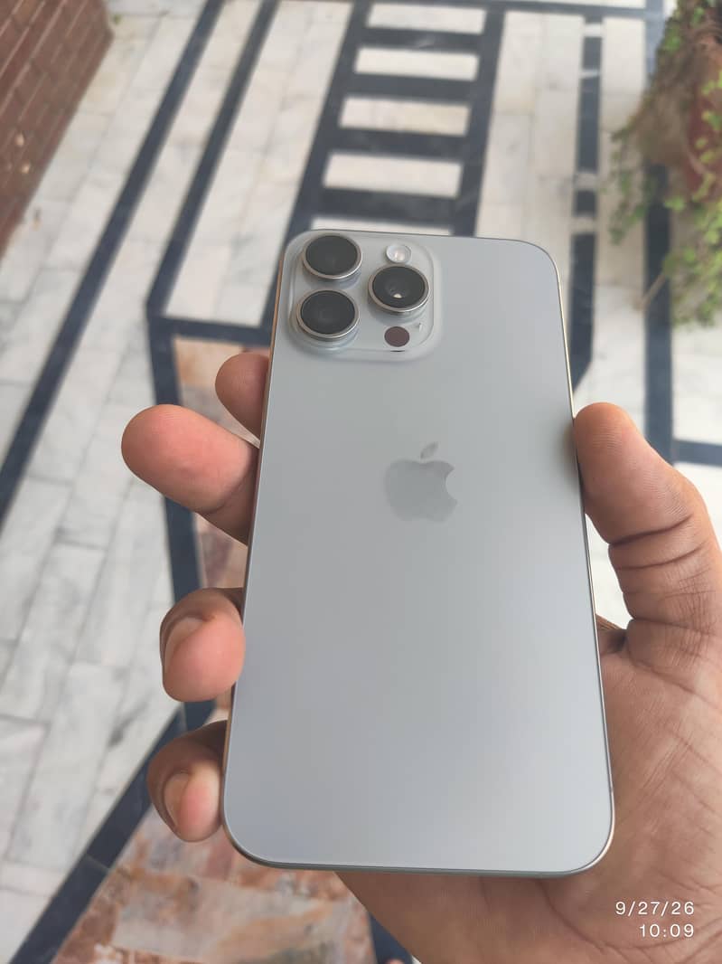 Apple iPhone 15 Pro Max 1