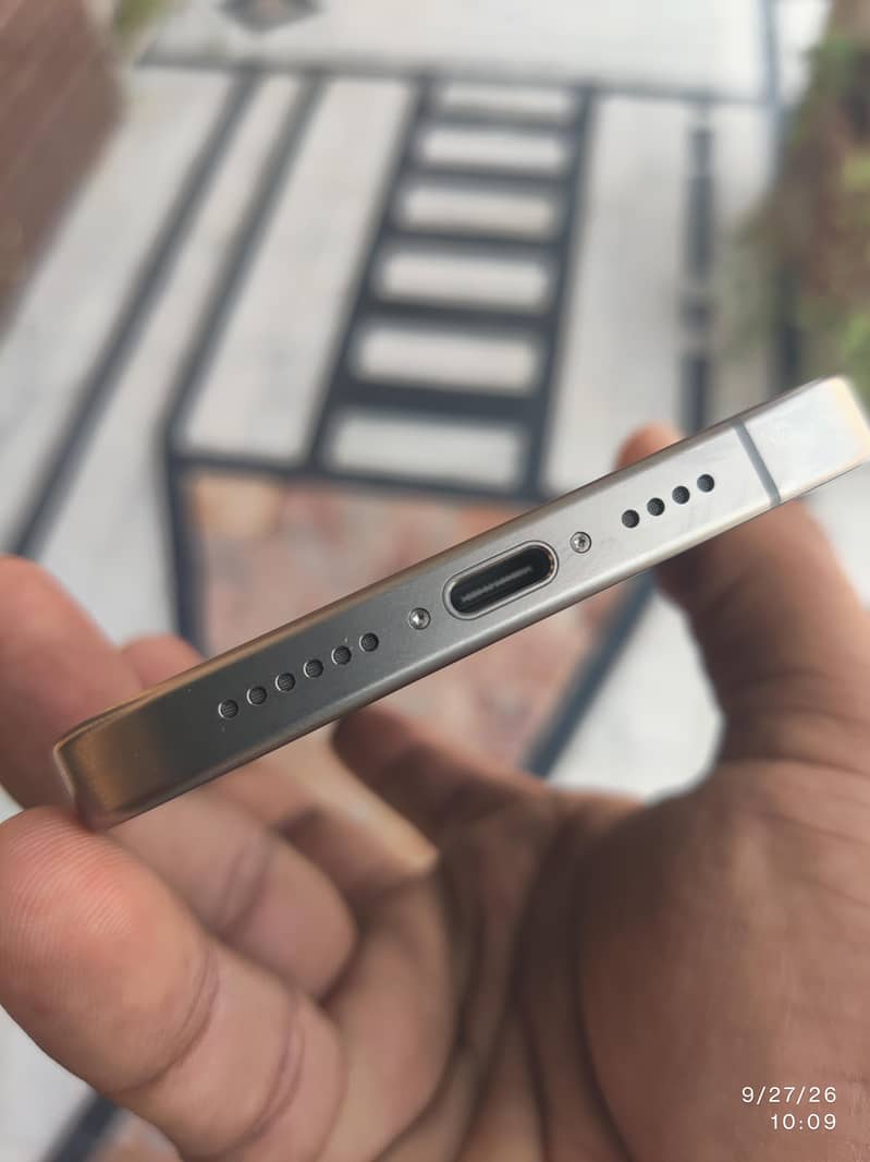 Apple iPhone 15 Pro Max 2