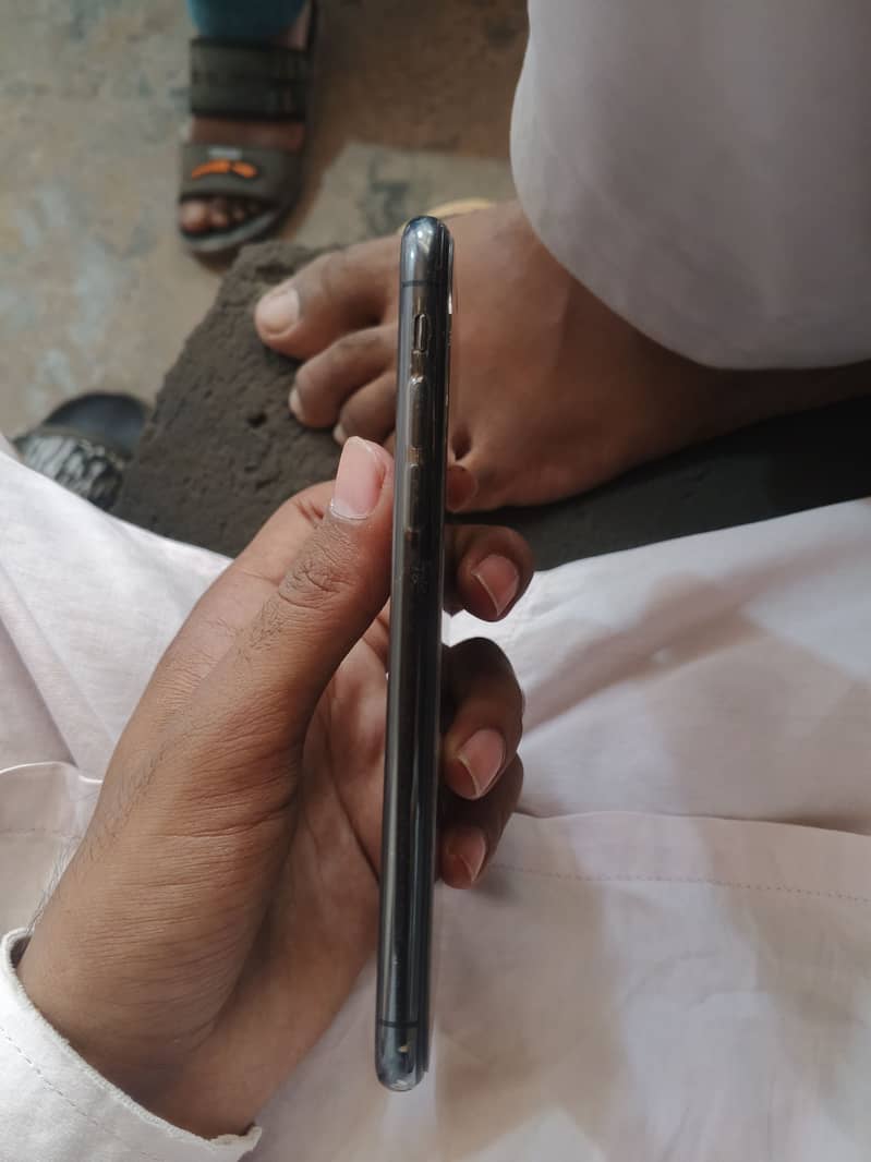 Apple iPhone X 4
