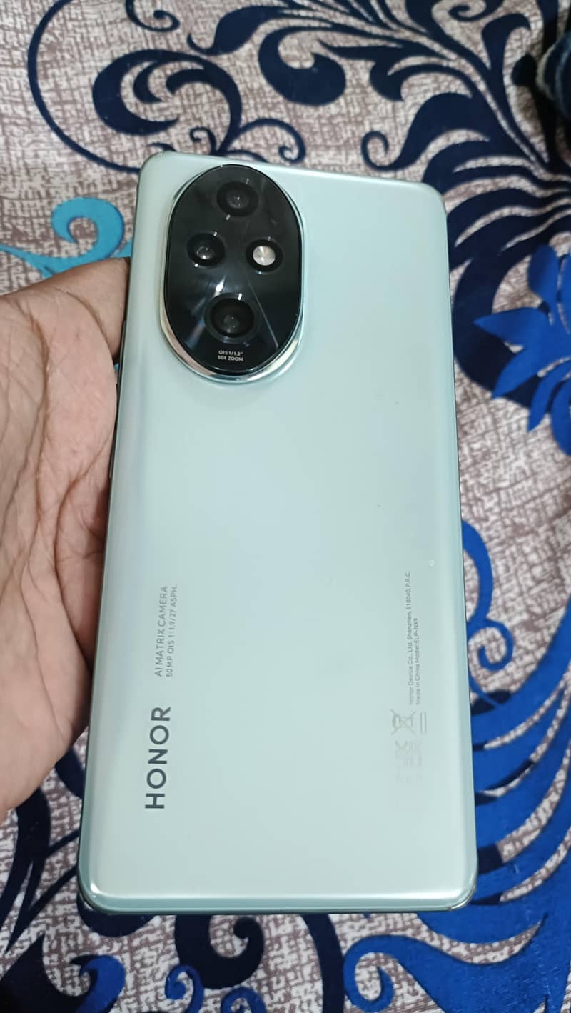 Honor 200 Pro 3