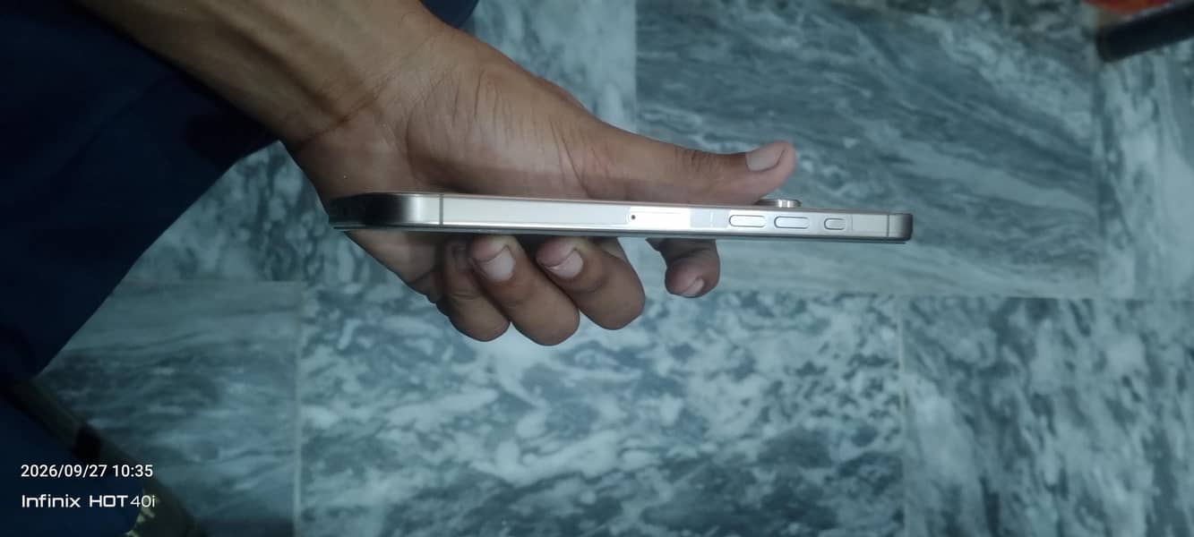 Apple iPhone 16 Pro Max 1