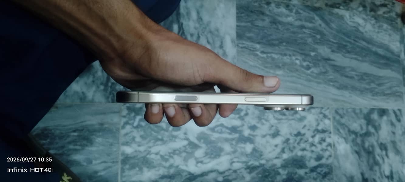 Apple iPhone 16 Pro Max 2