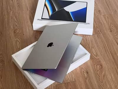 apple MacBook Pro m,4 for sale good condition
