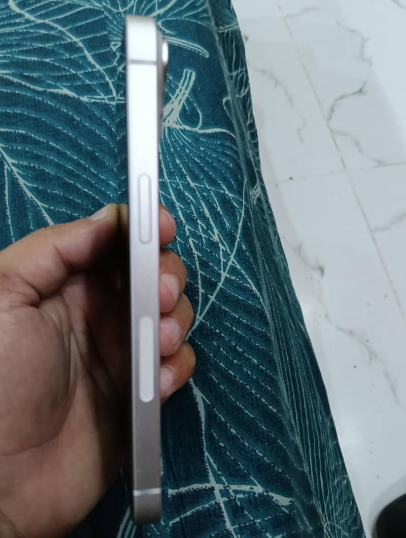 Apple iPhone 14 3