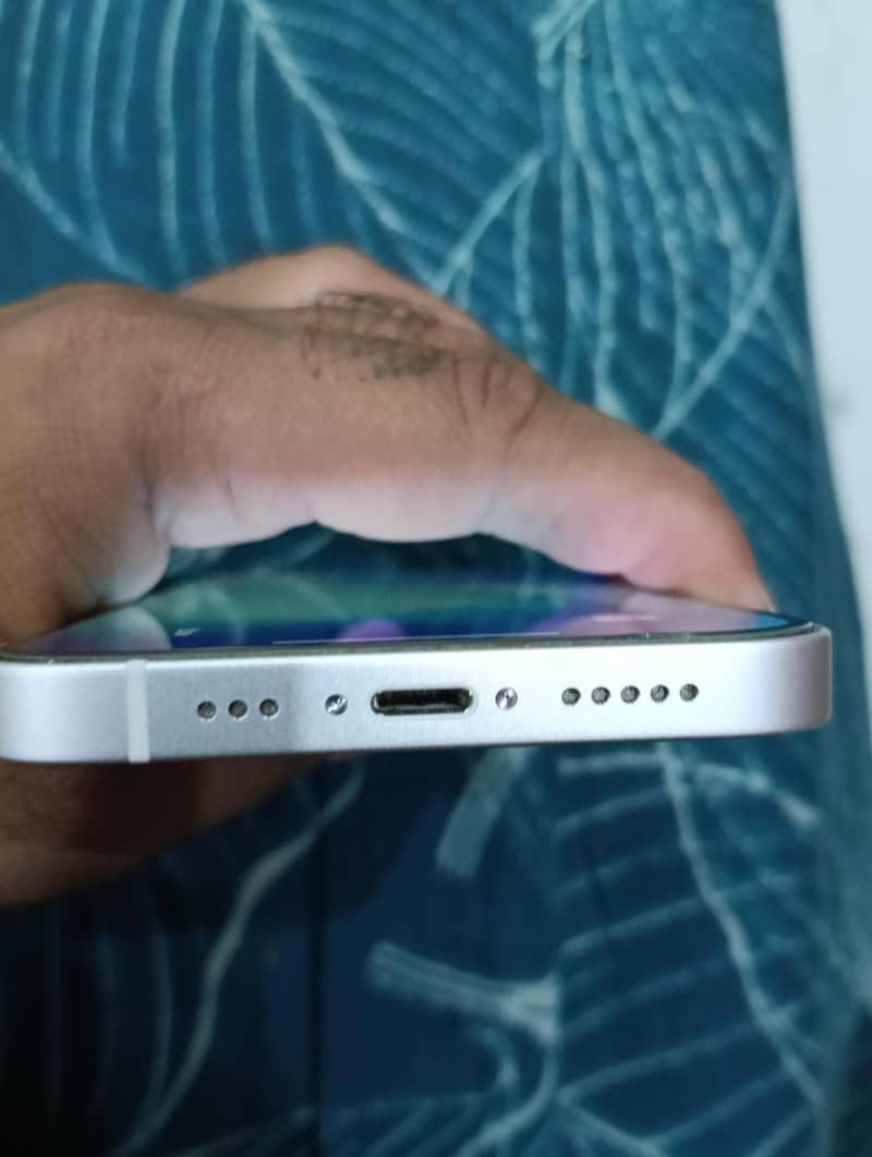 Apple iPhone 14 4