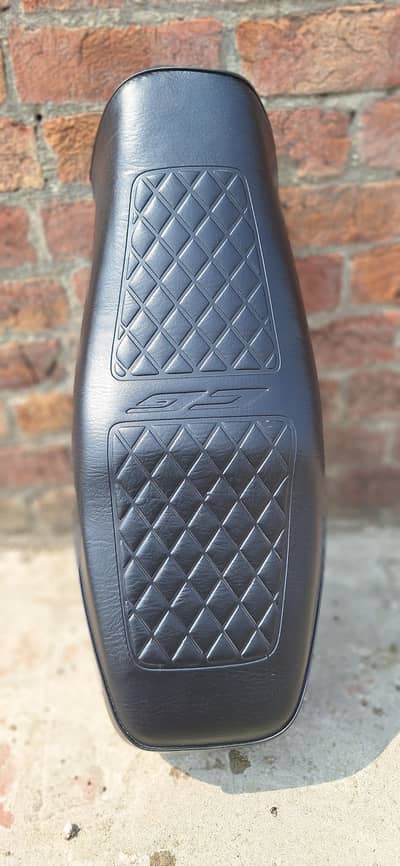 Honda CD 70 seat in fresh condition New seat cover apply