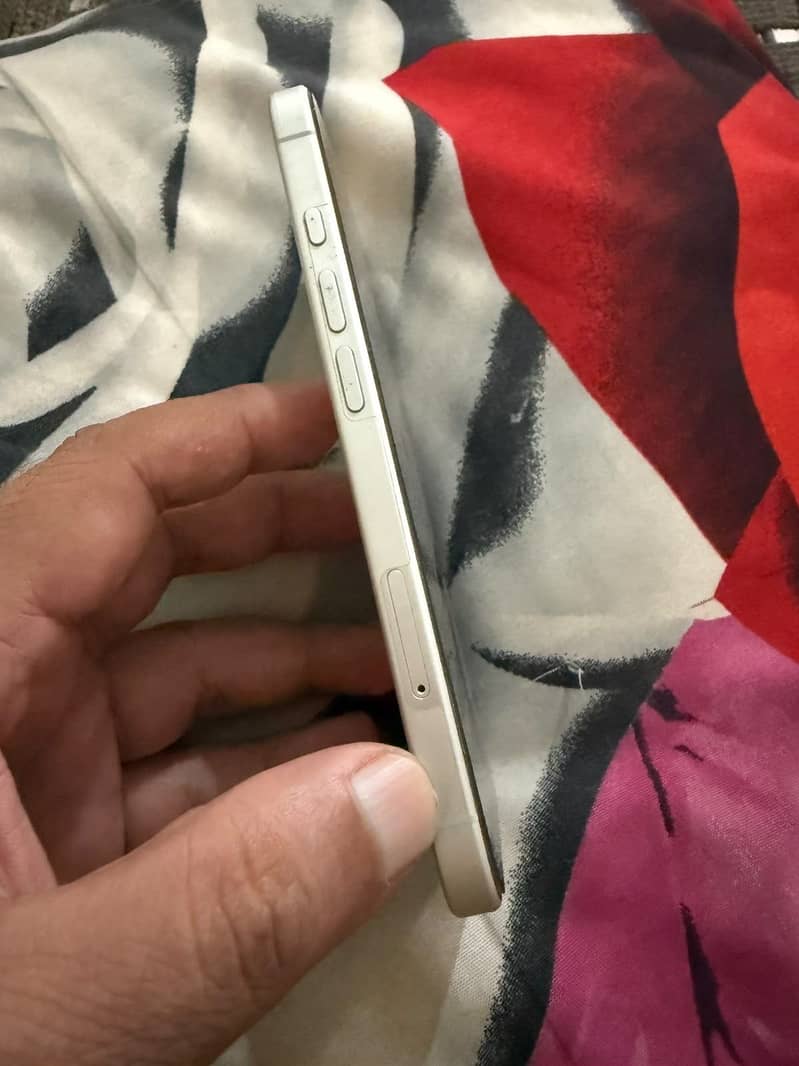 Apple iPhone 16 Canada Model 1