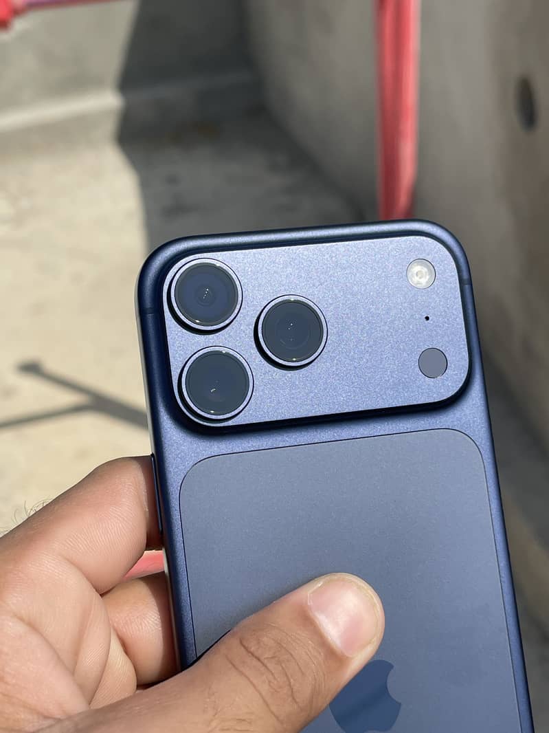 Apple iPhone 17 Pro Max 0