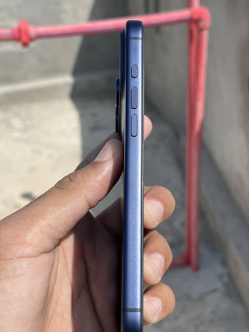 Apple iPhone 17 Pro Max 4