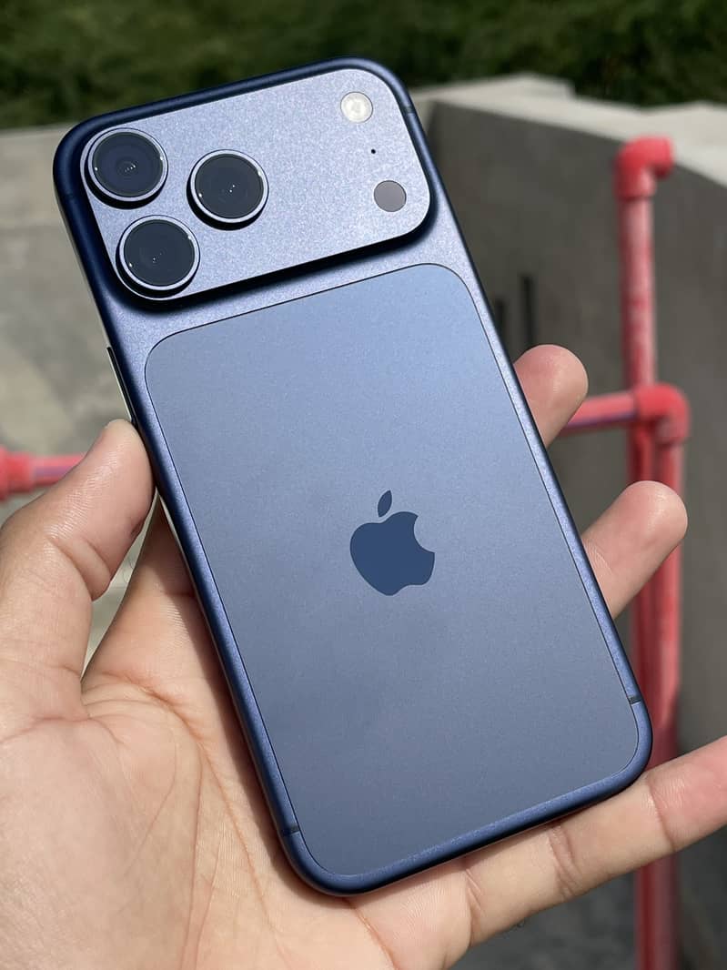 Apple iPhone 17 Pro Max 6
