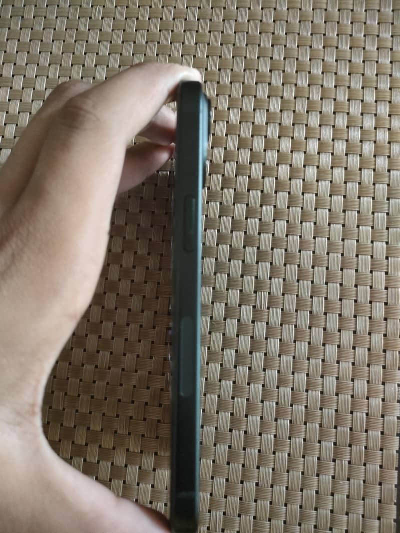 Apple iPhone 15 2