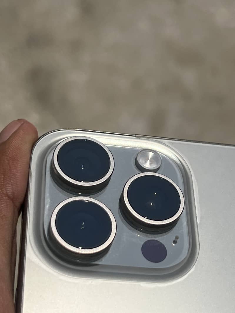 Apple iPhone 15 Pro Max 0
