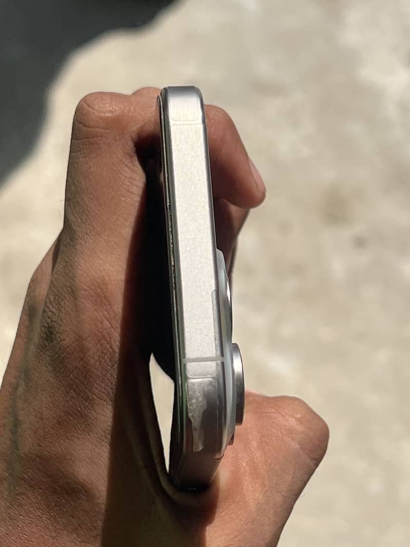 Apple iPhone 15 Pro Max 3